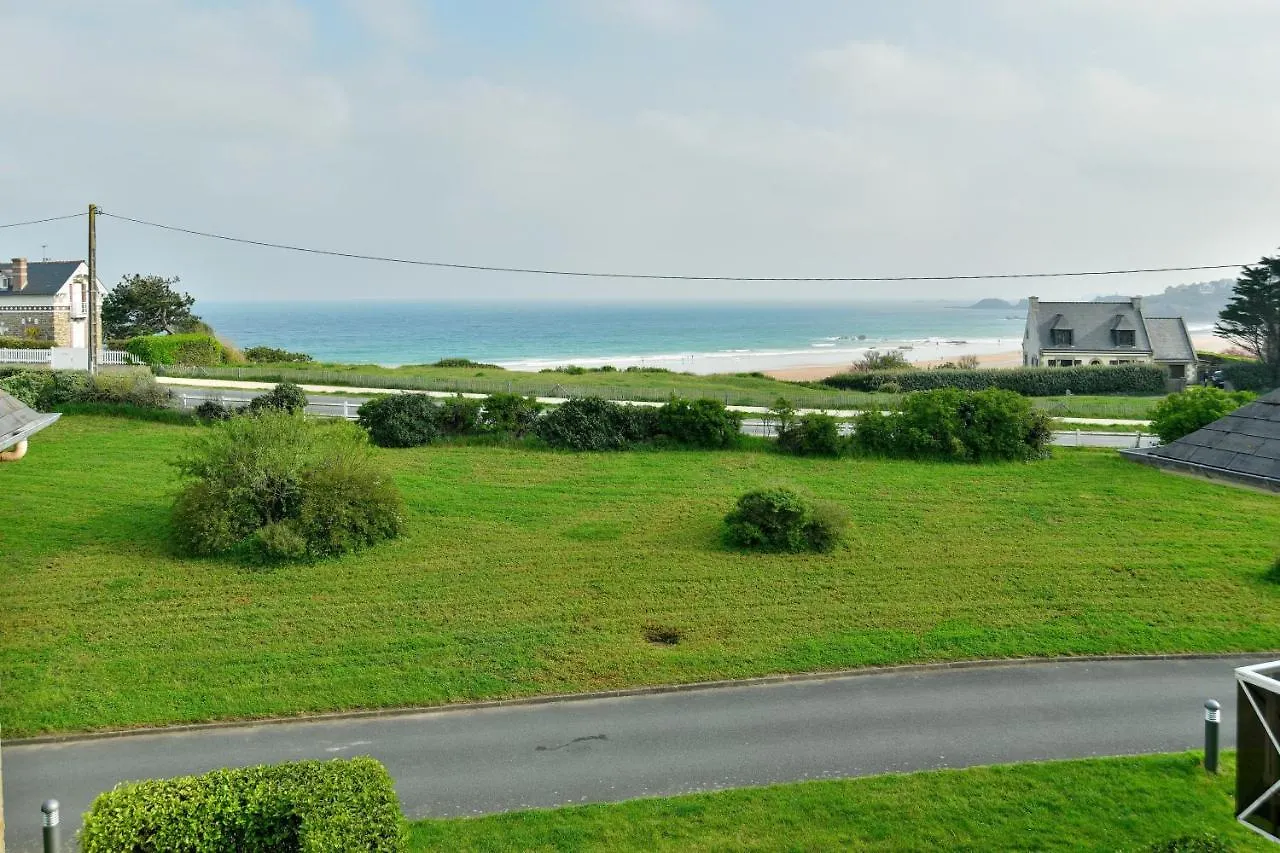 Kermael - Appt Vue Mer Et Piscine Partagee Saint-Briac-sur-Mer 0*,  France